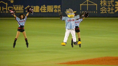だれ、ホースを踏んでいる子は?_b0166128_1224939.jpg