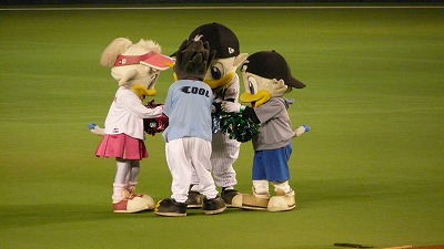 だれ、ホースを踏んでいる子は?_b0166128_122812.jpg