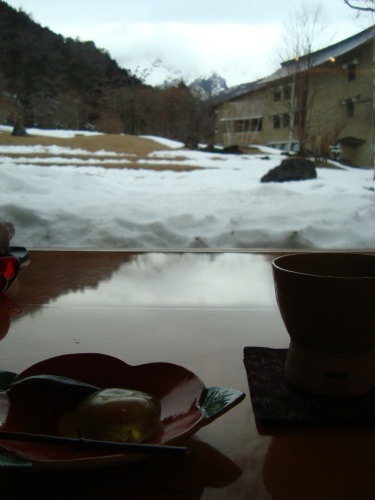 別邸<仙寿庵> スキーの後は 雪見酒_c0118352_1235512.jpg