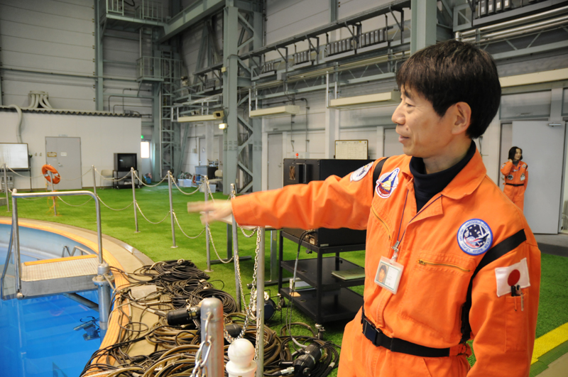 宇宙見学部下見部 at JAXA: #1巨大水槽。_d0018646_553558.jpg