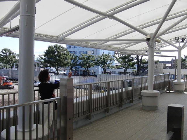 市役所の外部エスカレーターが完成!_f0141310_23252355.jpg