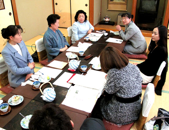 女将の会３月会議_b0145257_17333778.jpg