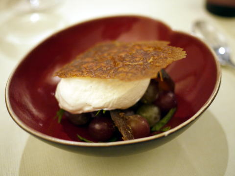 中々予約が取れないレストラン“Yam\'Tcha”_c0090198_5384443.jpg
