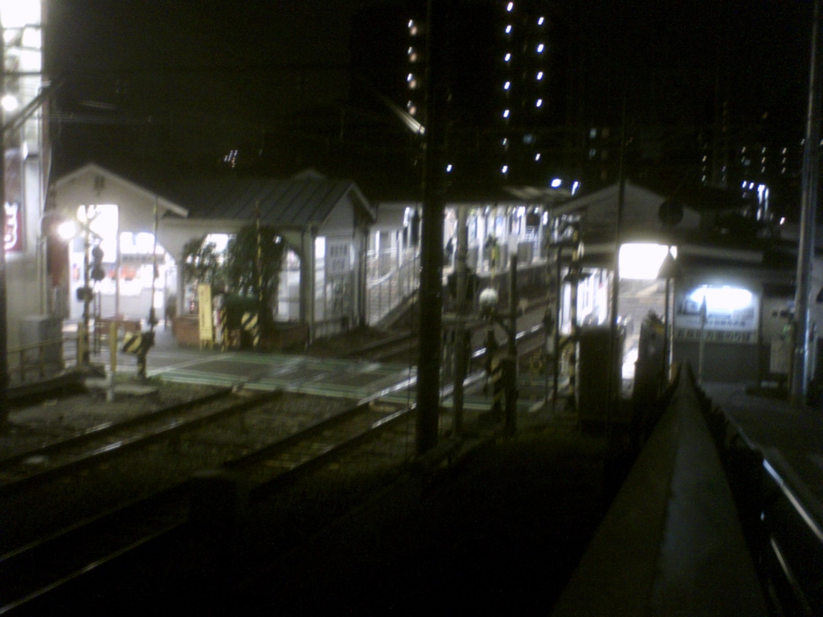 ローカル線の駅　夜景撮影に挑戦〜トイデジカメ今日の一枚〜  _c0213037_16445157.jpg