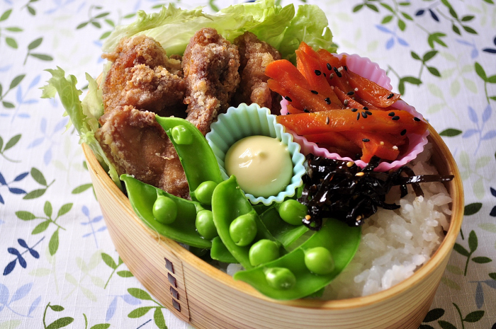 唐揚げと人参のきんぴら弁当_b0171098_882482.jpg