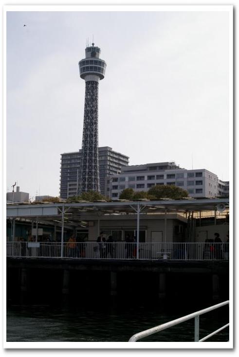 《横浜物語P－３》山下公園／赤い靴号に乗って散策_b0033423_011293.jpg