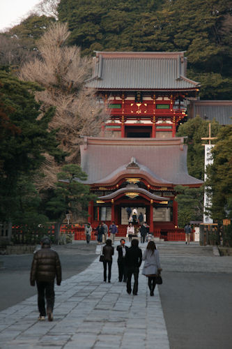 鶴岡八幡宮の夕暮れ_f0048546_6241450.jpg