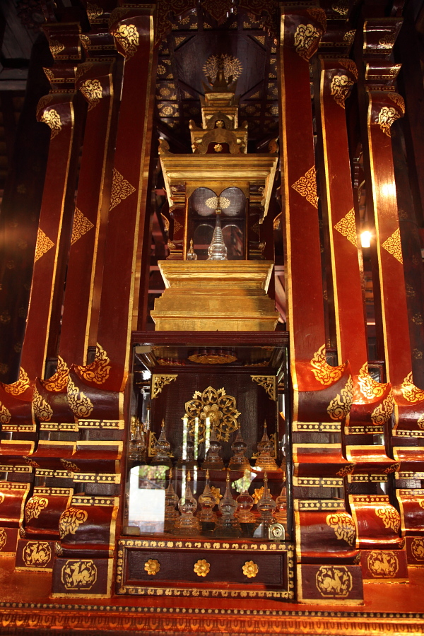 北タイの寺　Wat Chedi Luang　その３　　　　　　　　　　　　（2010年3月21日）_a0094850_14325196.jpg