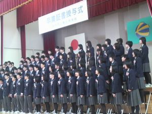 今を生きる我われ大人の責任<中学校卒業式>_d0129296_032643.jpg