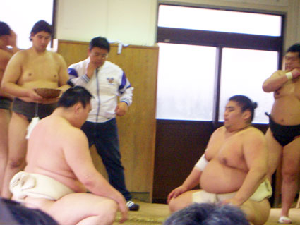 【今里店 副店長 三上】出羽海部屋見学!_c0080367_19333895.jpg