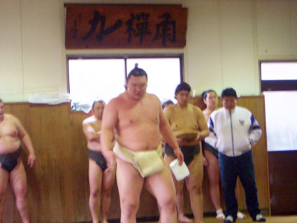 【今里店 副店長 三上】出羽海部屋見学!_c0080367_19335323.jpg