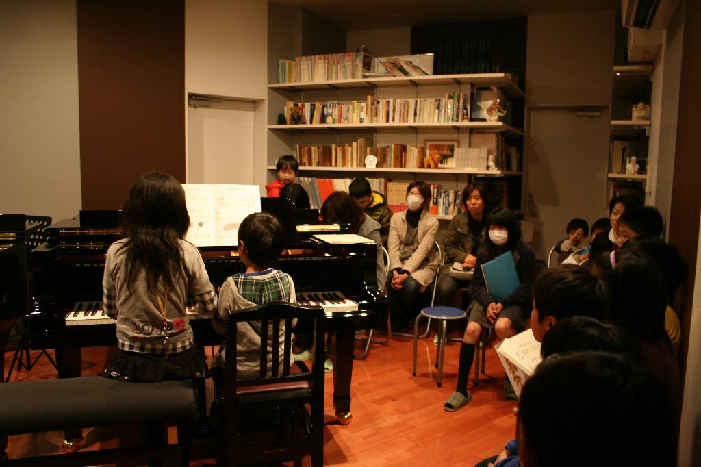 はやしだピアノアトリエスタジオコンサート　低・高学年　午後の部_e0071035_1814632.jpg