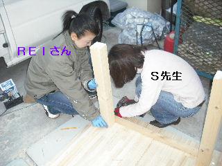 サポート作業・・教室用のテーブル作り。_f0031037_20211340.jpg