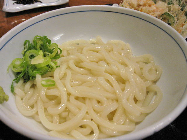 ウエスト高田馬場 ごぼう天うどんと鶏かしわ飯_a0016730_23591915.jpg