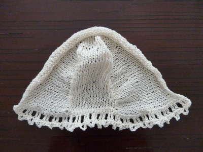 赤ちゃんのボンネットをつくる 不器用者のパリ編み物修行