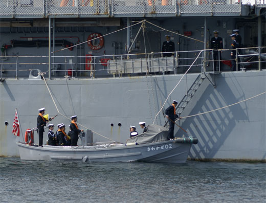 『YOKOSUKA軍港めぐり』さまざまな「式」と吉倉桟橋にお集まりの護衛艦さん_e0150566_22352481.jpg