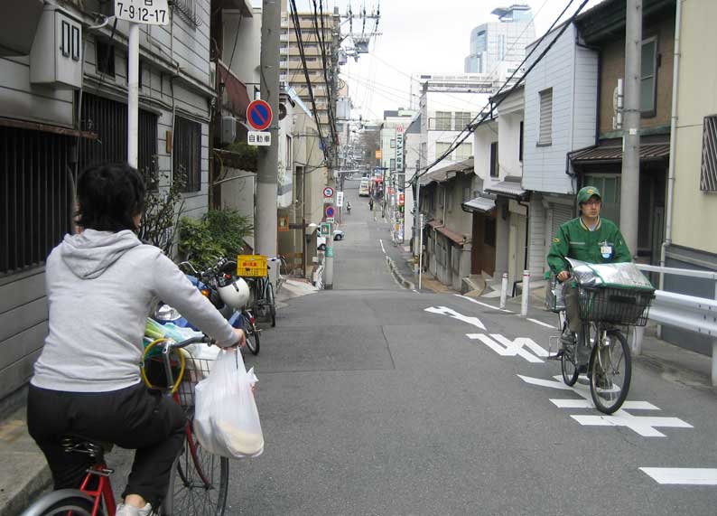 「坂の上の水」_b0057679_8273145.jpg