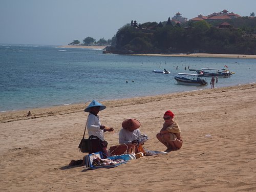 ラグーンプールと海＠St.Regis Bali_a0036499_5495479.jpg