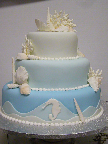 海をテーマにしたウェディングケーキはいかが Happy Days ハワイで夢を叶える