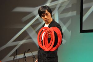 メディアテークでジャグリング(昨年の出演)_b0008475_19275470.jpg