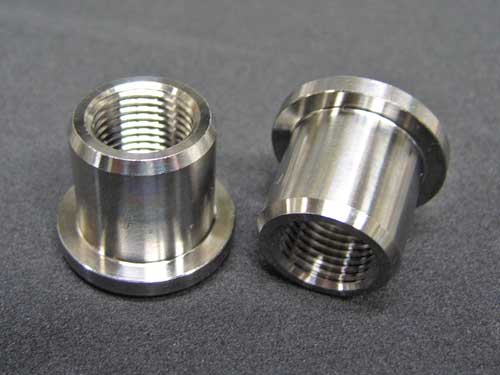 1％ GPZ900Rニンジャ用 チタンスイングアームピボットナット登場