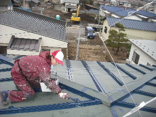 屋根塗装・2日目_f0031037_193148100.jpg