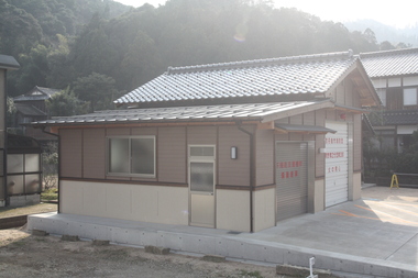 消防団の車庫_b0156970_2381618.jpg