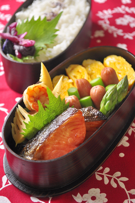 鮭と玉子焼きの和弁当_b0171098_75125.jpg