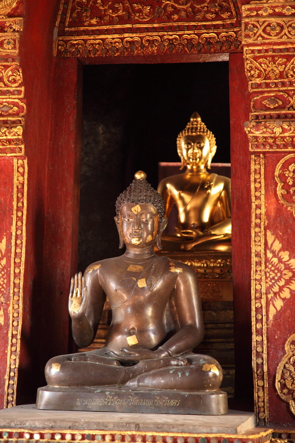 北タイの寺　Wat Phra Sing　その３ 　　　　　　　　　　　　　（2010年3月31日）_a0094850_14582838.jpg