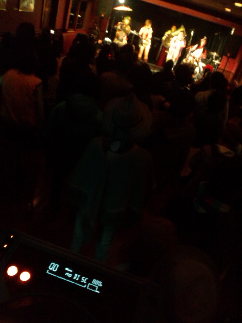 ありがとうございました!最後は何故か靴を脱いで(笑)_b0032617_1141157.jpg