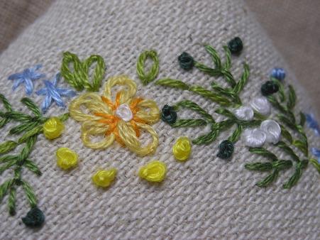 刺繍のピンクッション : 花 糸
