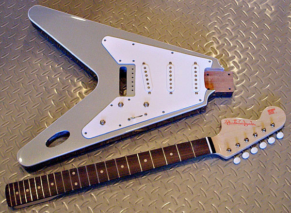 「ICY BLUE METALLICのGIBFENDRIX」の塗装が完了〜!!!!!_e0053731_19311172.jpg