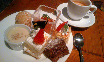 ◆Ocean table ハイレベルランチ・デザートバイキング滝食！！_b0008655_17445417.jpg