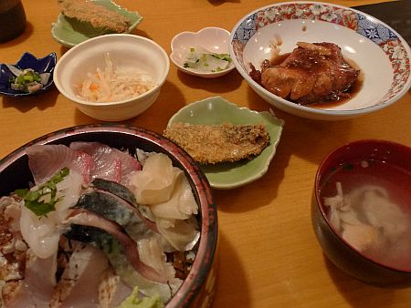 三太郎鮨で昼ごは～ん。_d0056282_214709.jpg