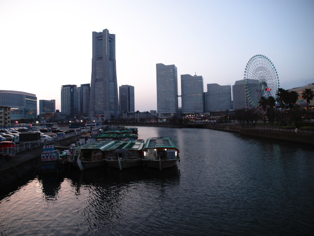 横浜の風景　夕暮れ時_f0024992_9305920.jpg