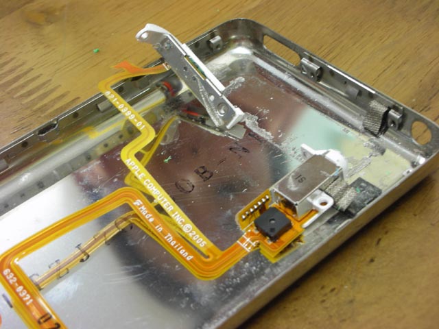 iPod 5G バッテリー、イヤフォンジャック交換_a0015198_2221598.jpg
