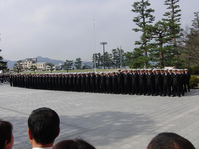 海上自衛隊幹部候補生学校の卒業式　その1_f0141310_23105727.jpg