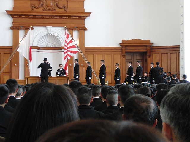 海上自衛隊幹部候補生学校の卒業式 その1_f0141310_23175098.jpg