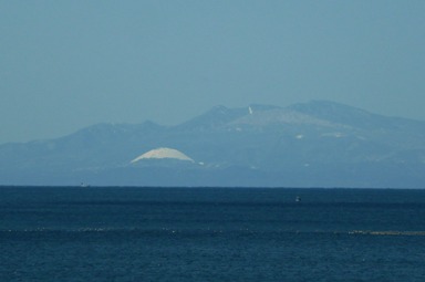 雪が増えた富士山_d0015968_1249893.jpg