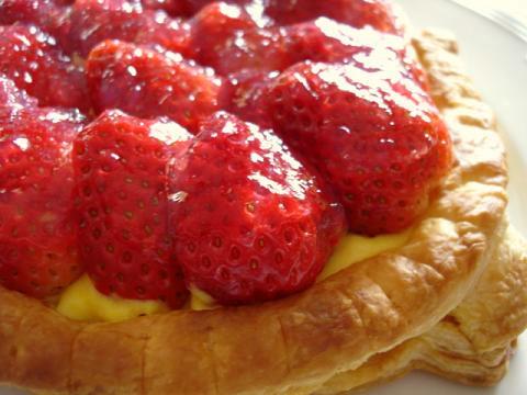 イチゴのクリームパイ (Millefoglie con crema e fragole)_d0006400_4153793.jpg