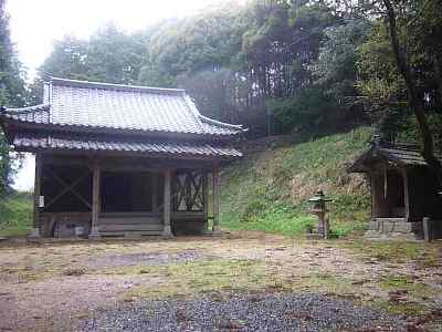 雨の夜須町。【2】 「宝満宮」に出会いました。_e0188087_0472772.jpg