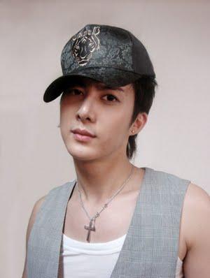 SS501 キム・ヒョンジュン(末っ子) 整形スゴすぎ_f0158064_2144775.jpg
