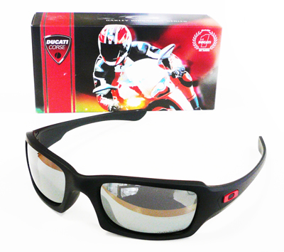 OAKLEY DUCATIシリーズ最新作入荷!_c0003493_9511979.jpg