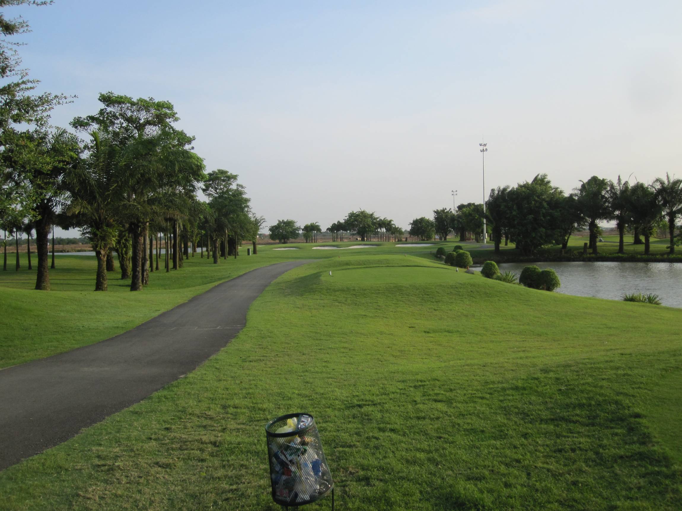 LONG　THANH　GOLF　CLUB_a0124132_17233278.jpg