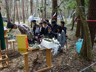 森の地鎮祭。_a0098510_1526516.jpg