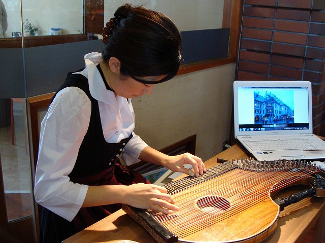 チターの音色を楽しみましょう_f0223914_163156100.jpg