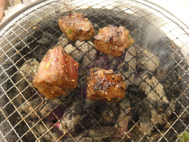 花見の後は、とても美味しい焼き肉を堪能しました。_a0143437_6381429.jpg