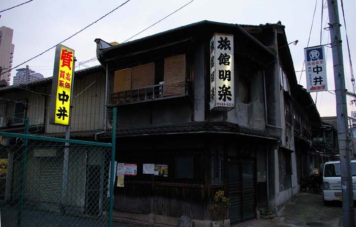 新旧隣接_f0130879_111280.jpg