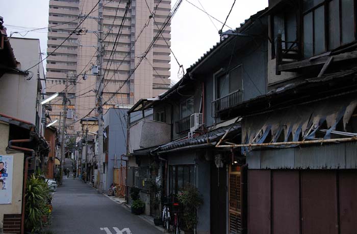 新旧隣接_f0130879_11264.jpg