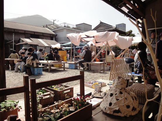 路地と人行商の報告_a0156417_2246516.jpg